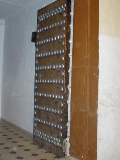 Imagen: Puerta de una casa del pueblo